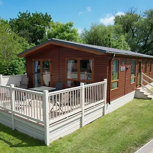 Tulip With Hot Tub Holiday home Malton